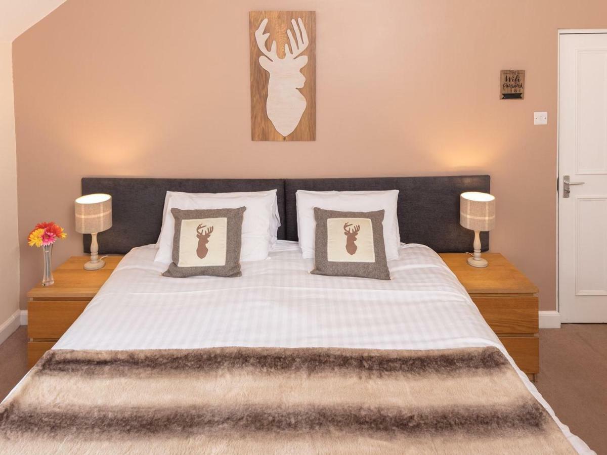 The Gordon Arms Hotel West Linton Екстериор снимка