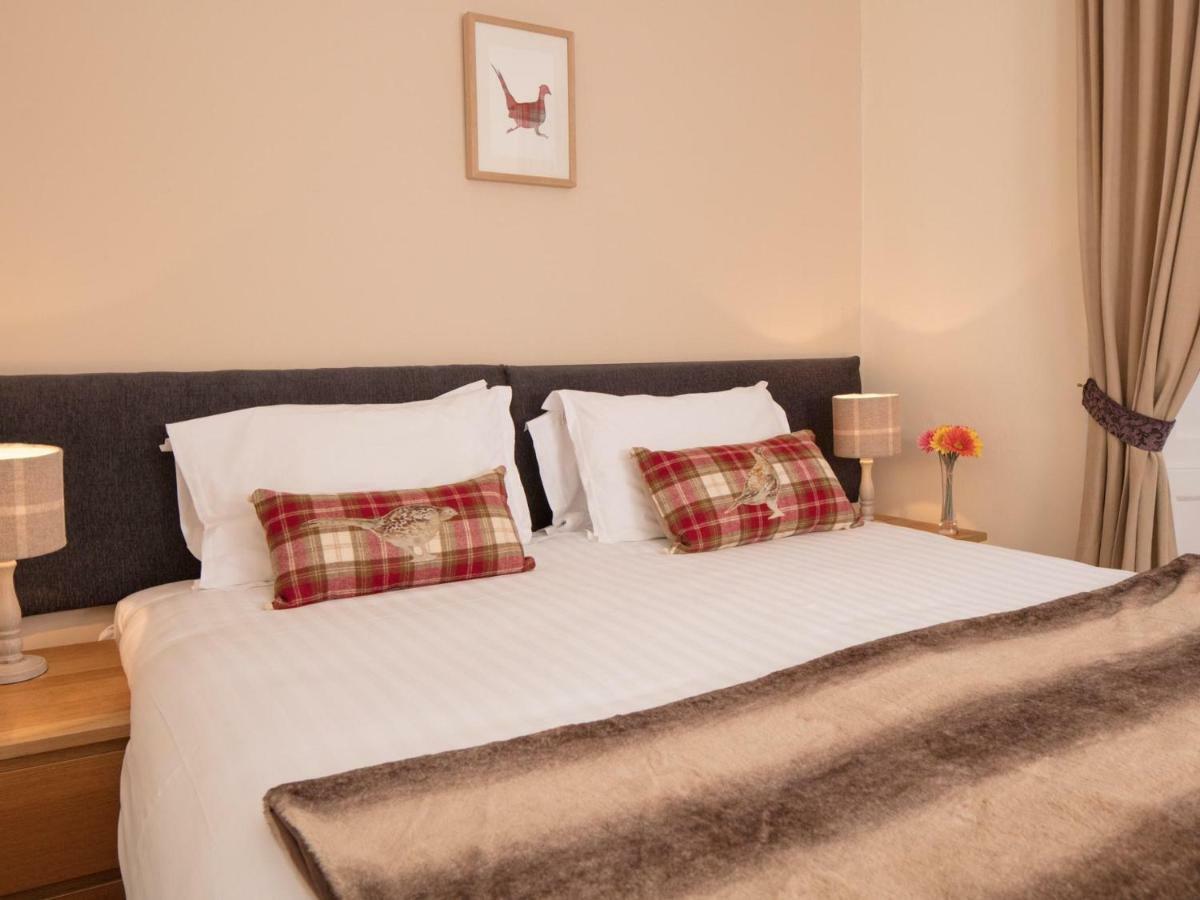 The Gordon Arms Hotel West Linton Екстериор снимка