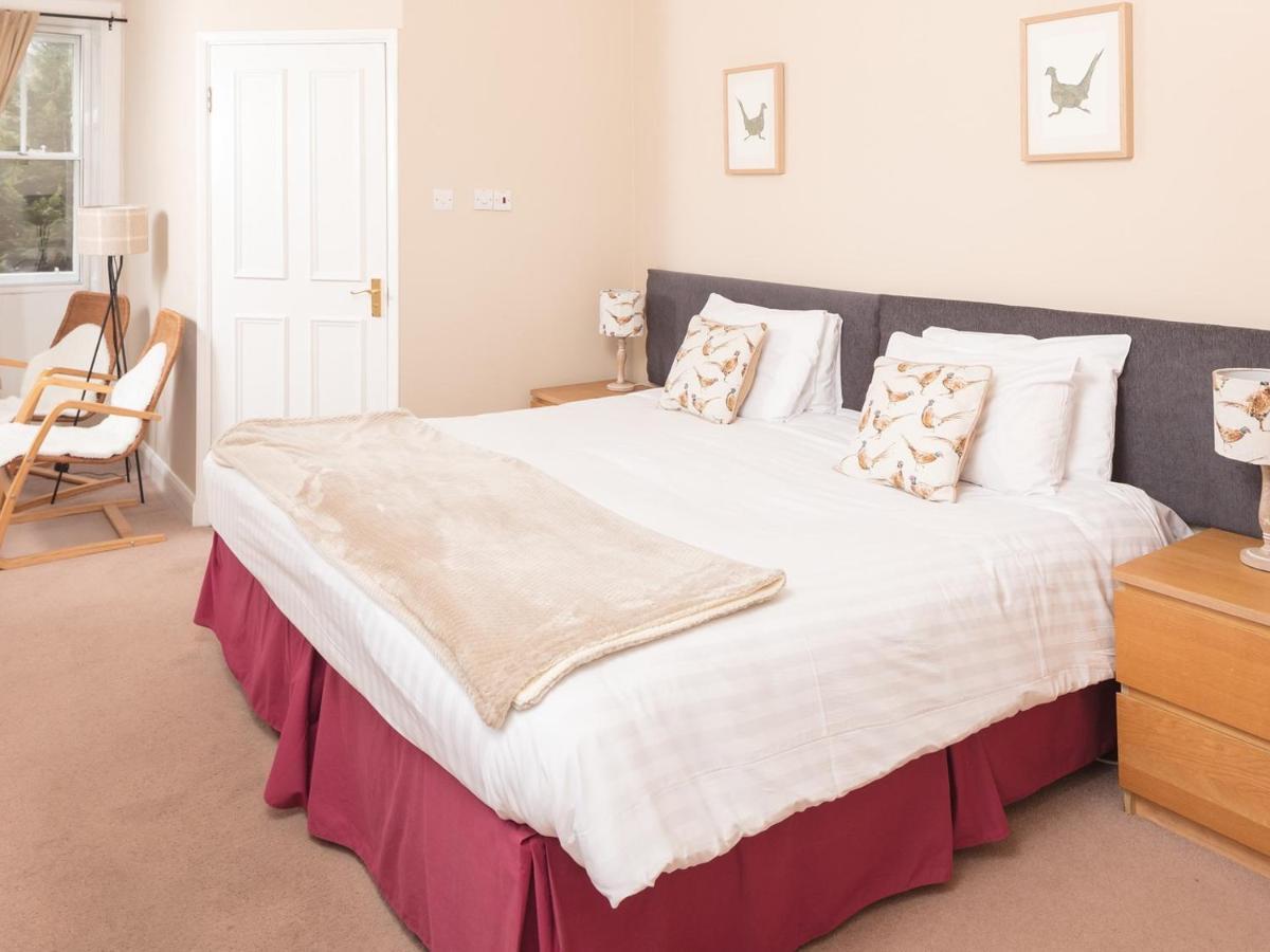 The Gordon Arms Hotel West Linton Екстериор снимка